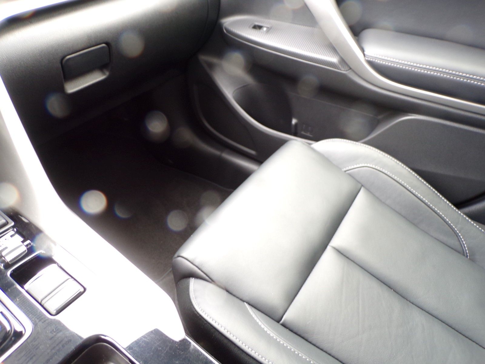 Fahrzeugabbildung Mitsubishi Eclipse Cross 2,4 PHEV Top, LED, Navi Leder,Pano